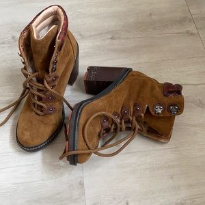 Brown suede winter lace up boots